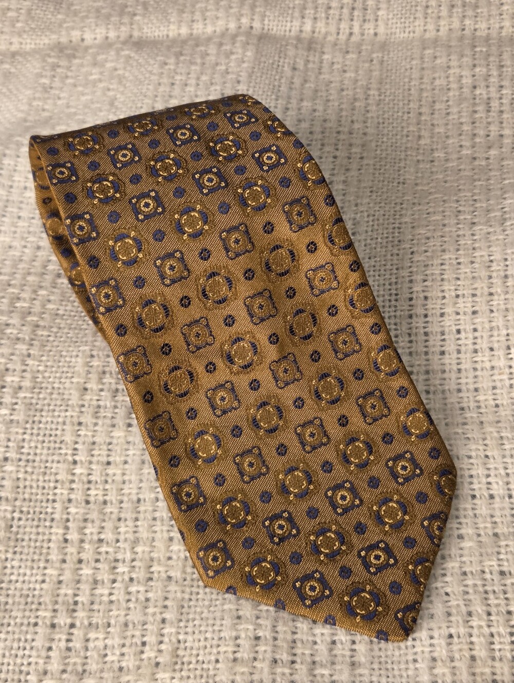 Vintage Brooks Brother Makers Tie Gold Blue Geometric Medallion Silk 80s 90s